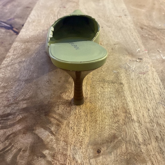 Size 7 shoes like new - Picture 5 of 5